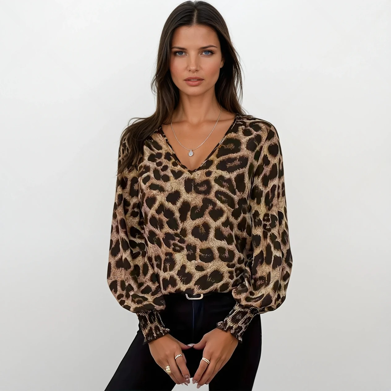 Nerea - Blusa elegante con estampado de leopardo