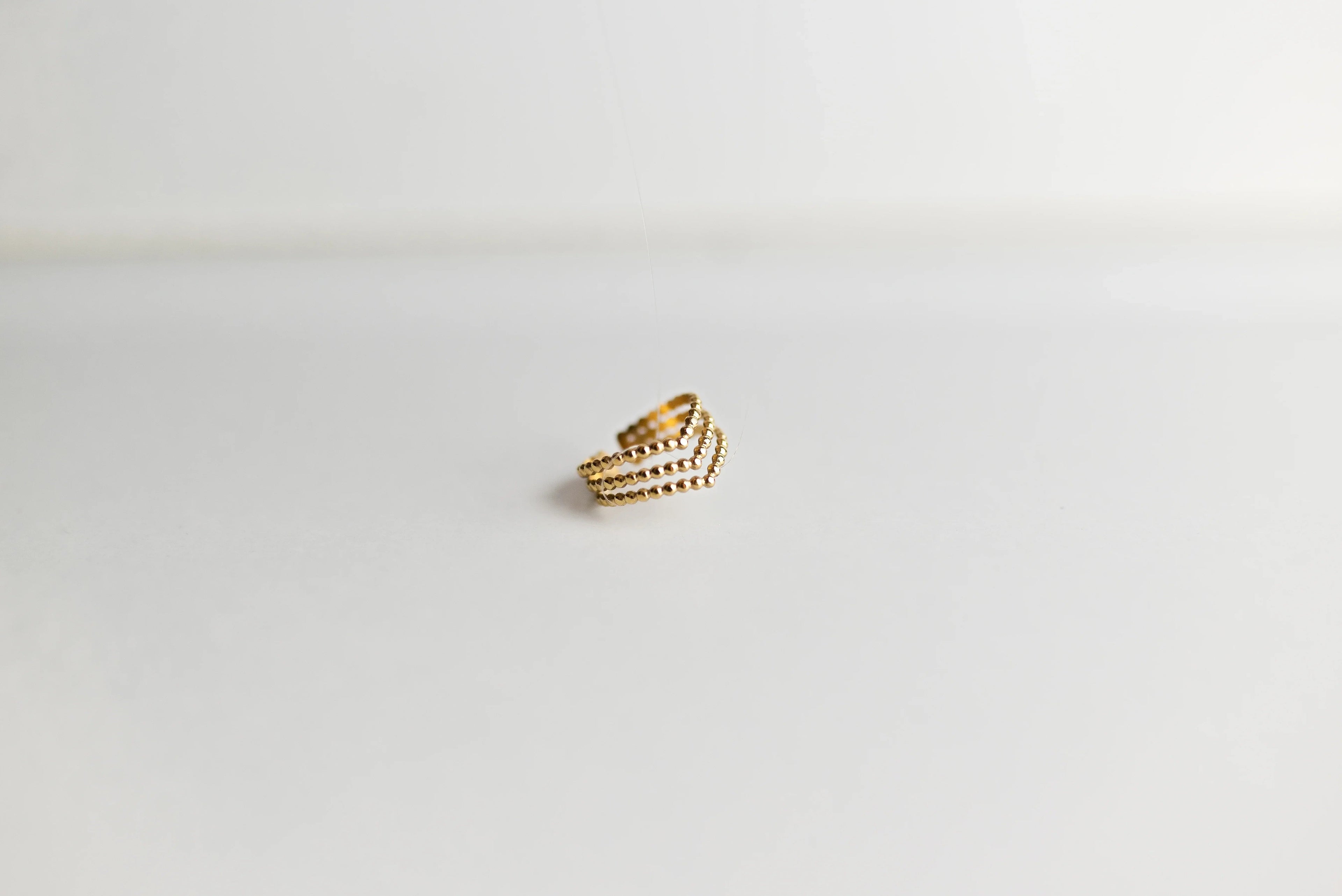 Anillo Triple "Chevron" de Bolitas
