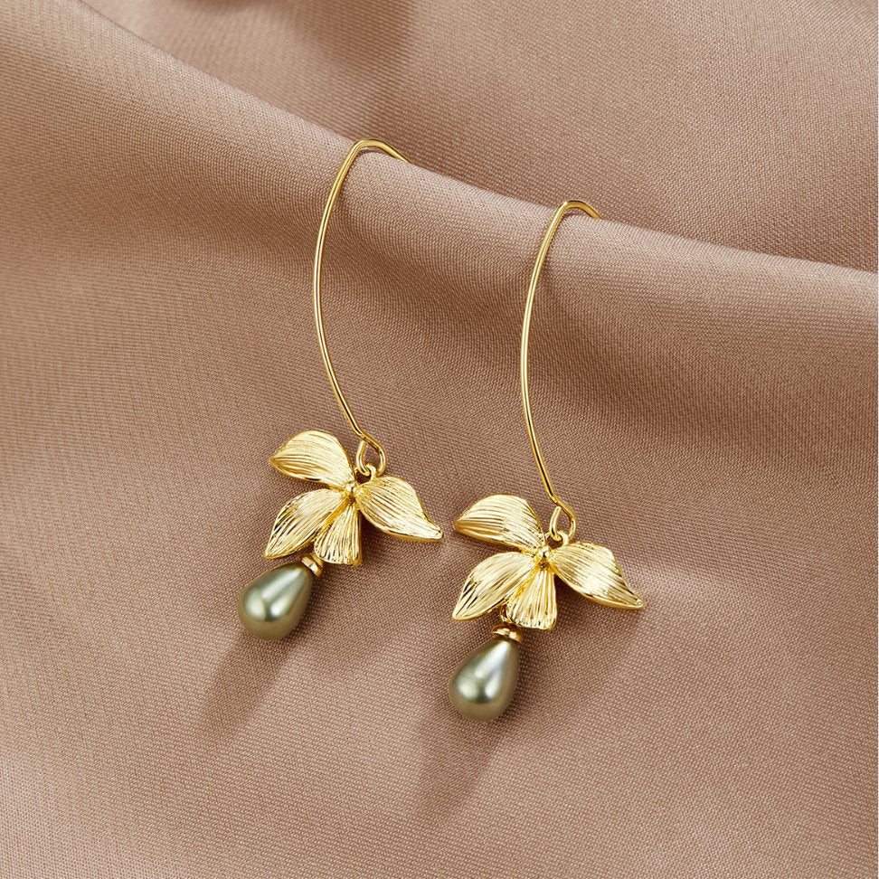 Pendientes de gotas de jade y flores